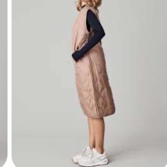 Quilted warm vest. Gift someone u love, stylish Soft light warm when u  need it - Picture 12 of 16